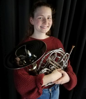 Felina Ahrens (22) vom BT Orchester präsentiert das  Horn-Solo "Cape Horn".   Foto: Susanne Otto